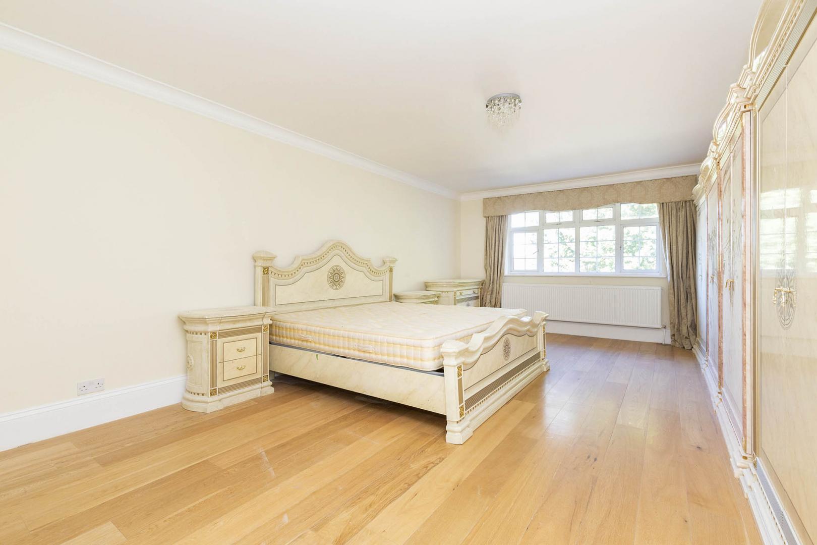 			5 Bedroom, 2 bath, 2 reception Detached House			 Exeter Road, Kilburn